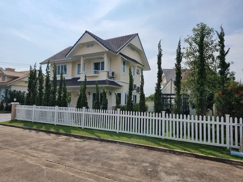Charming new house with swimming pool! - Image 1