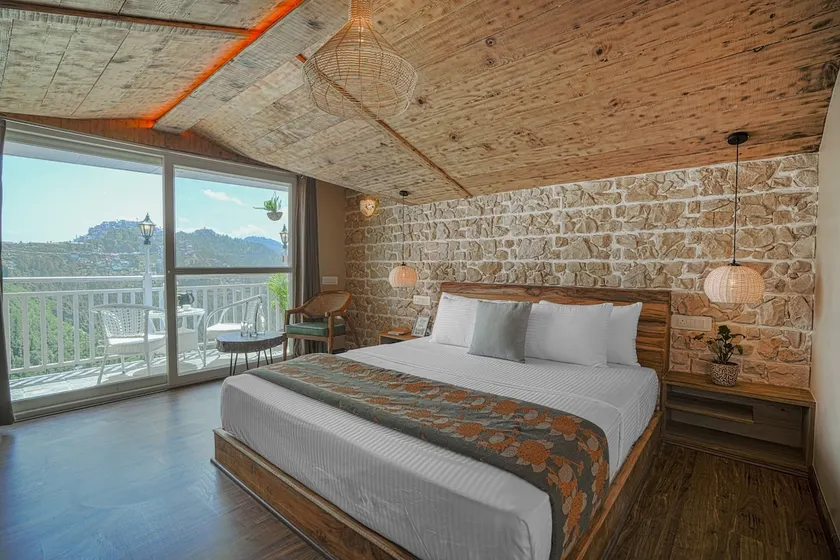 Cozy 3BH with Luxury Amenties, Saanjh~ Attic Abode - Image 1