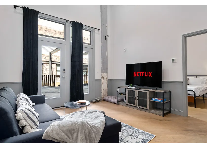Luxury 1BD | A+ Downtown Location | King Bed Condo - Image 1