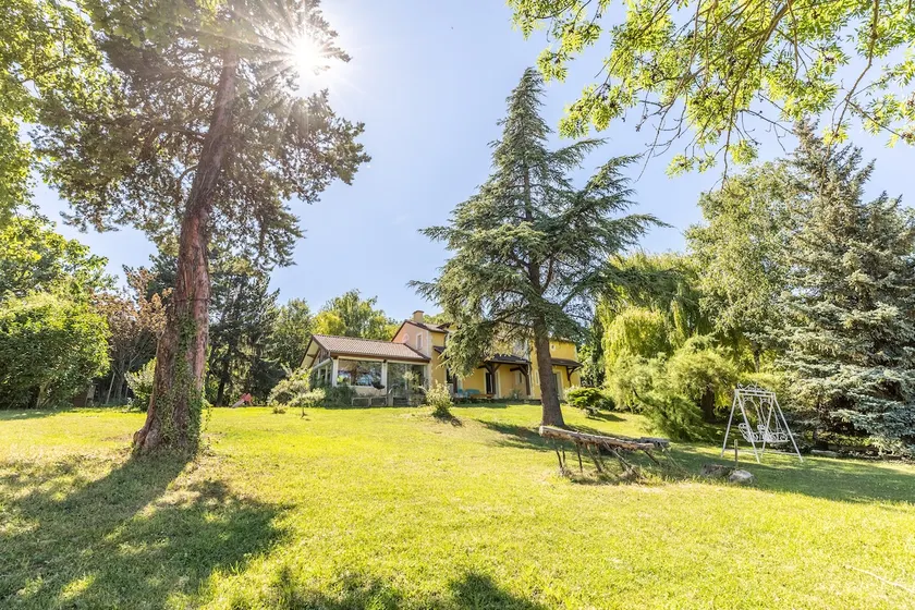 *Le Pavillon Jaune* Family & Countryside - Image 1
