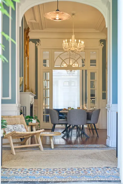 Luxurious 6BR Mansion next to EU - Image 1