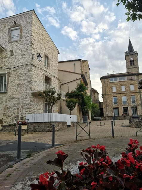 The square - Image 1