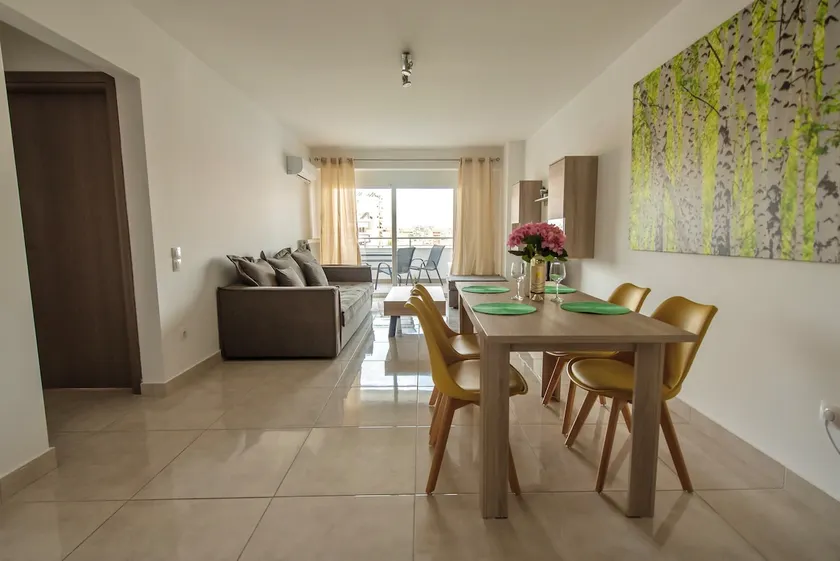 Cozy 2-bedroom Apartment in Piraeus (ERM_E9) - Image 1