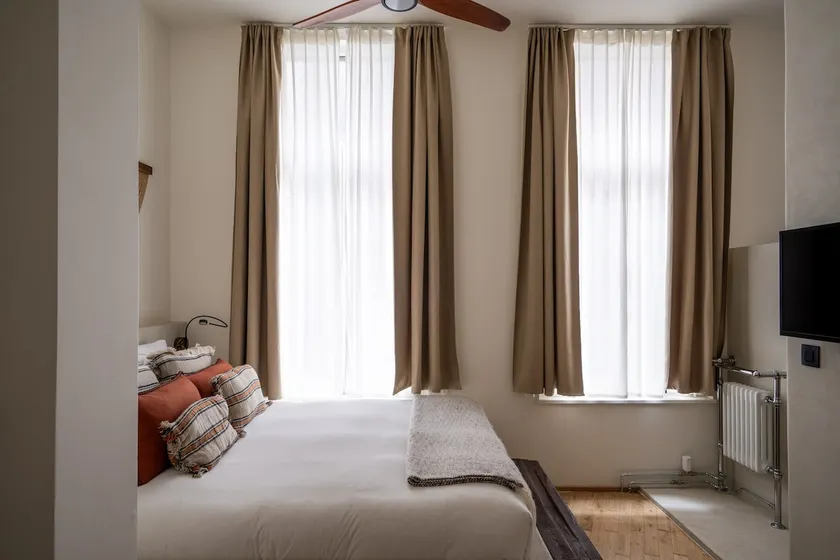 Petite luxury ensuite in Antwerp’s old town - Image 1