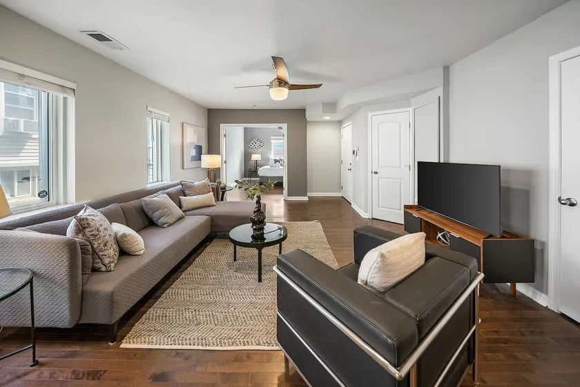 Comfortable 2BR Condo near City Center - Image 1