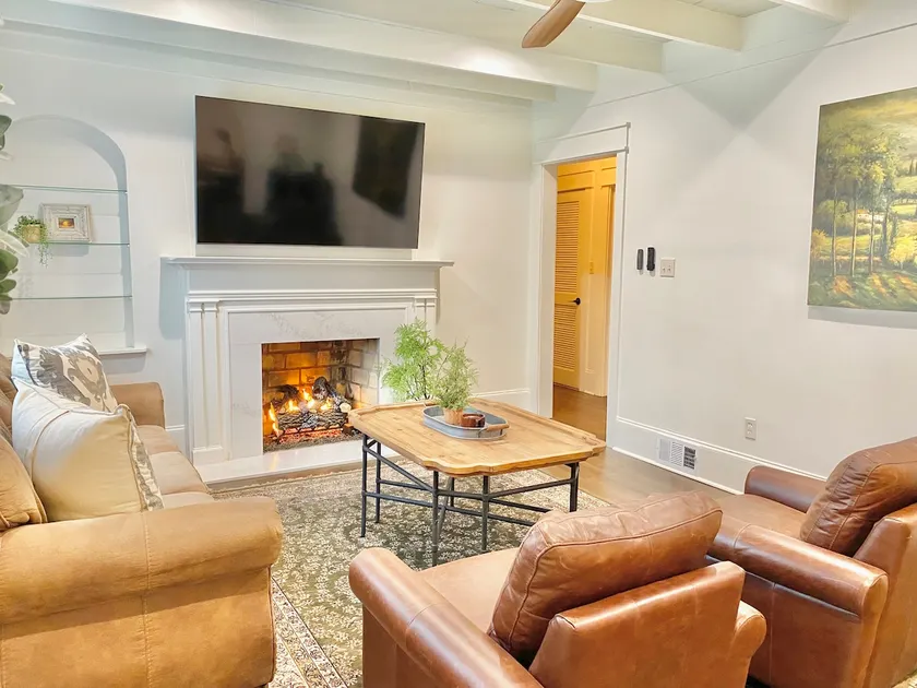 Cottage by the Square w/Gourmet L & Porch - Image 1
