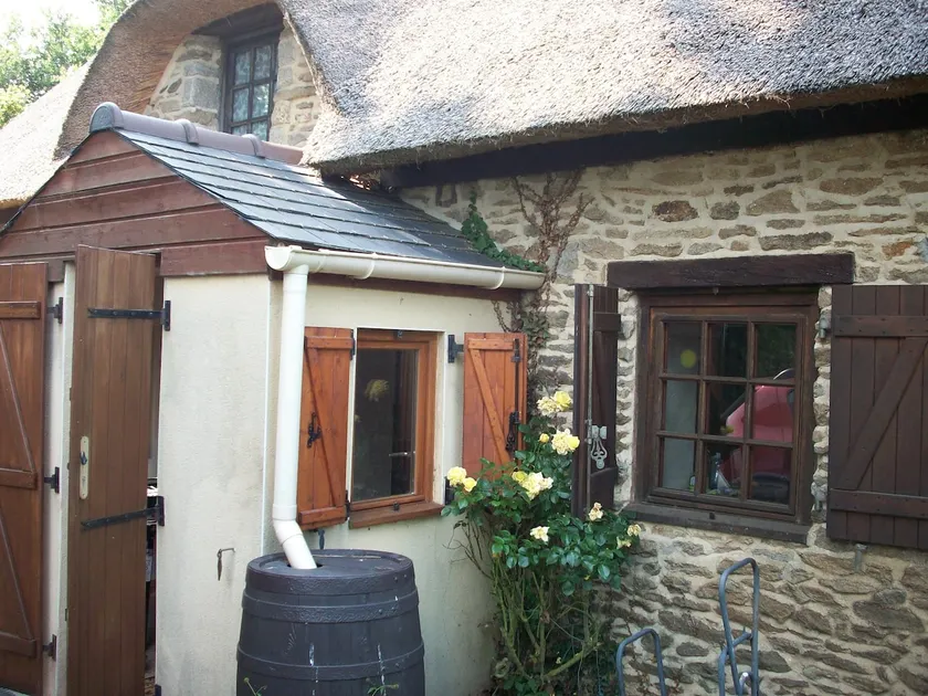 Thatched Country Cottage - Image 1