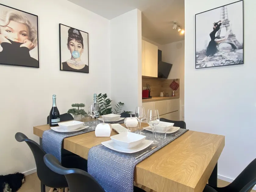 A modern apartment in the old city center - Image 1