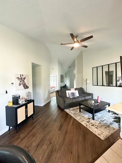 Modern Rocket City Condo - Image 1
