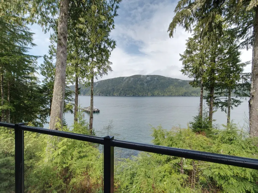 Hera's Cove - Oceanfront Oasis - Pet Friendly - Image 1