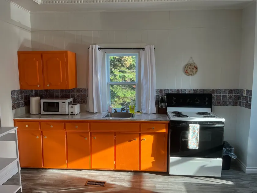 Apt 6 min to airport Wi-Fi+AC+Parking+Laundry - Image 1