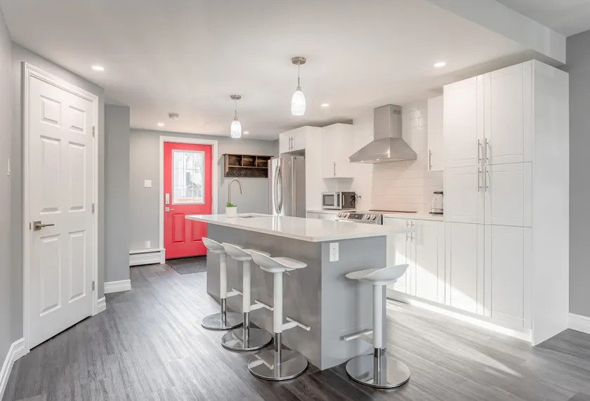 Modern Downtown 3BR 2B Home - Image 1