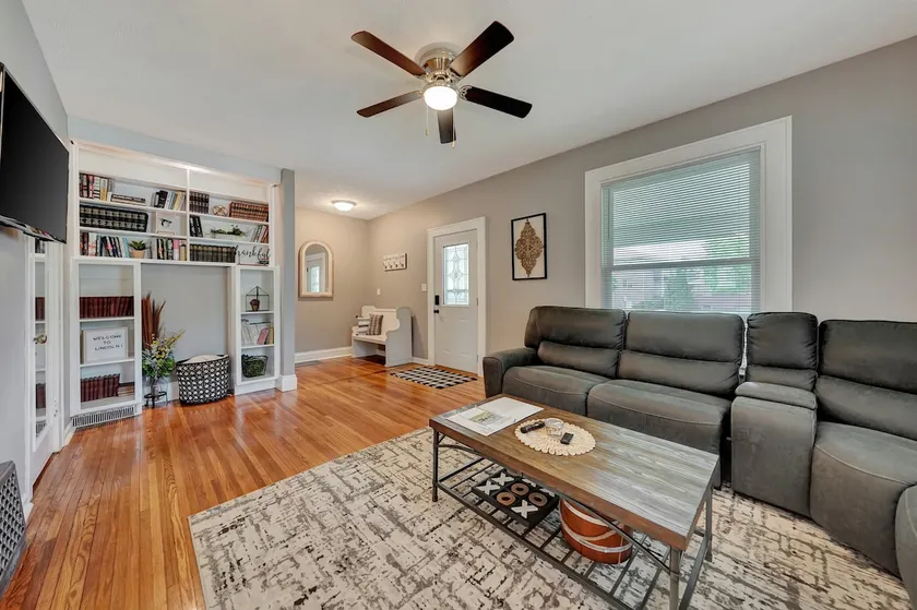 Spacious 5BR Lincoln Home Near UNL & Capital - Image 1