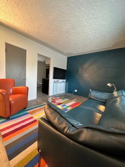 Soleil - Bright & Fun 2BD Suite - Image 1