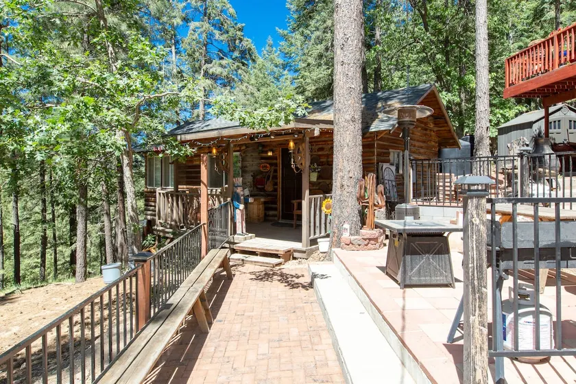 Cowboy cabin - Image 1