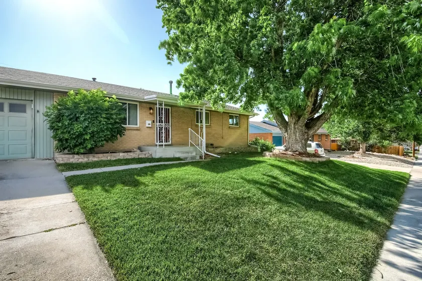 Kid & Pet Friendly- 2 kitchens- Fenced Yard - Image 1
