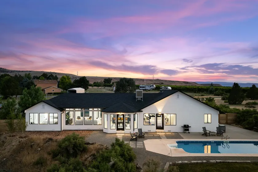 Private Pool + Stunning Views – 3BR/3.5BA - Image 1