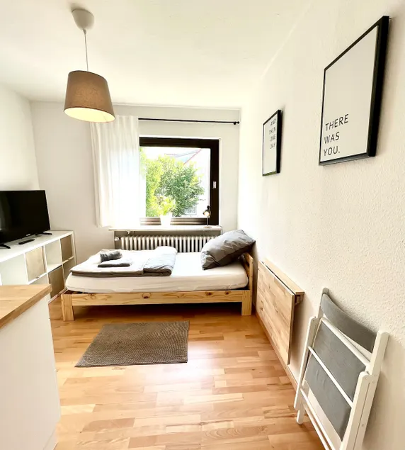 Cozy 1-room apartment - Image 1
