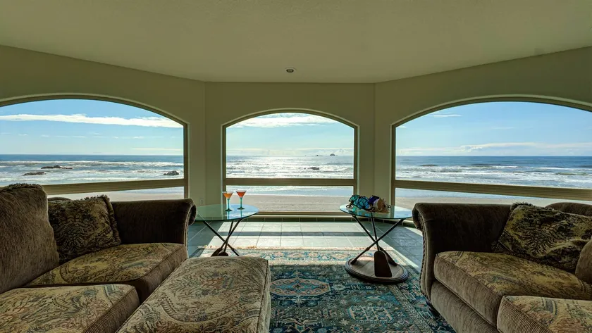 Queen Bee - Beach Front w/ Vast Ocean Views, Spa - Image 1