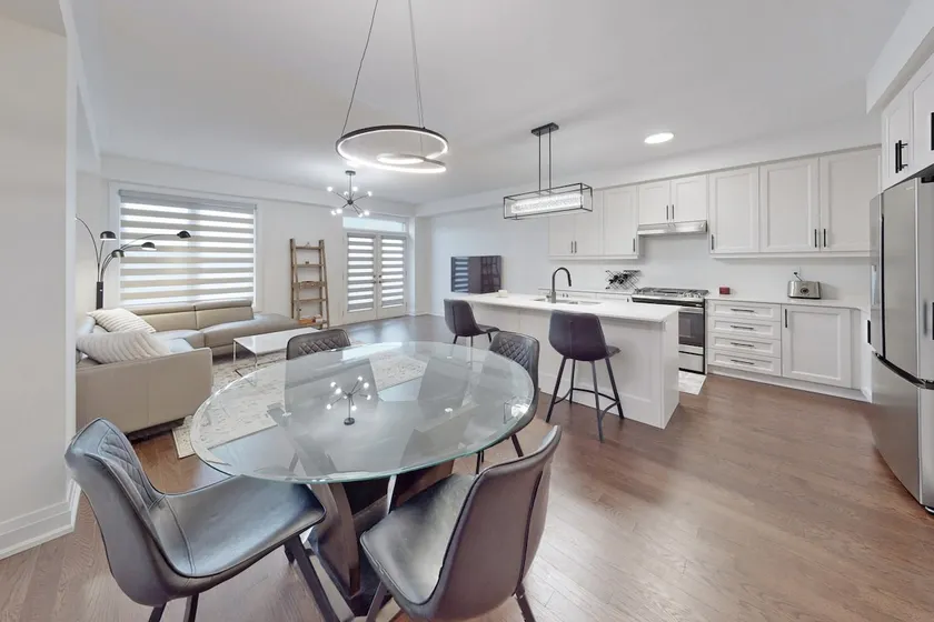 Charming cozy 3 floors home with 4 + bedrooms - Image 1