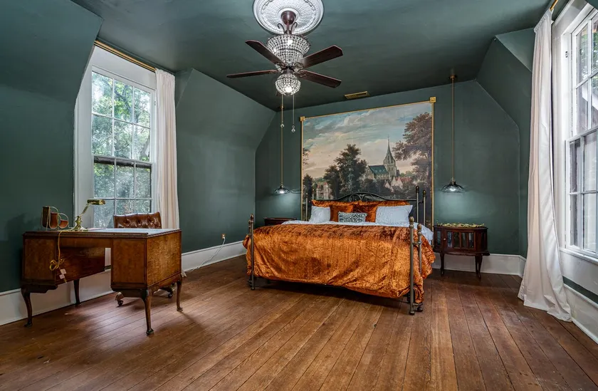 Private 1 Br Apt. Beside Athena Studios! - Image 1