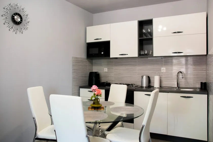 Modern Apartment Bruna with balcony & free parking - Image 1
