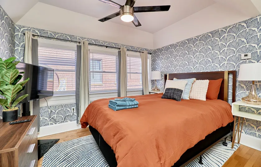 The White House Studio Apt - Unit K - Image 1