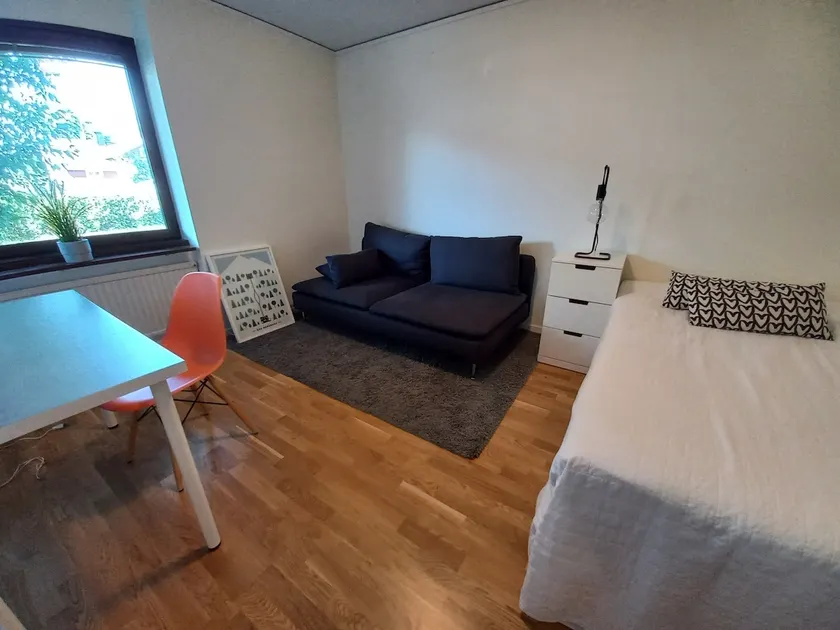 2-room with kitchenette near city & nature - Image 1