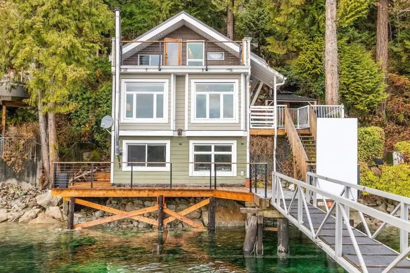 Deep Cove Ocean Front House - Image 1