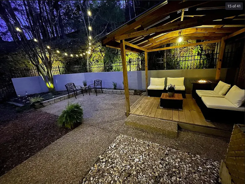 Townhouse by the River - Image 1
