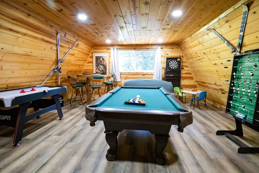 Rustic, cozy cabin, Starlink Wi-Fi, 7 Beds - Image 1