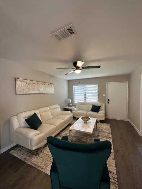 Beautiful home! 8 min from Dwntn - Image 1