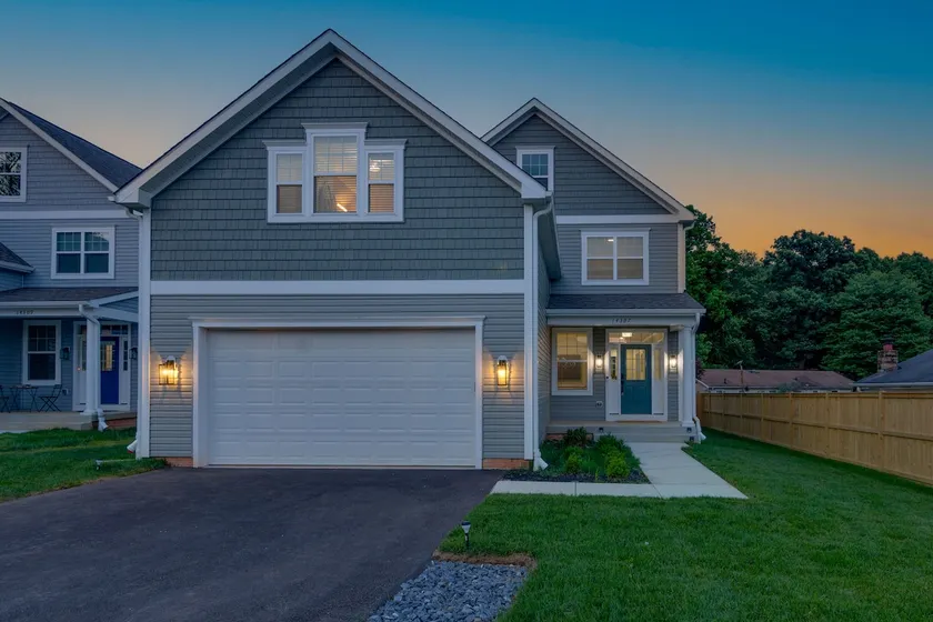 Modern 3-Level Stay| Hot Tub | Game Room | Parking - Image 1