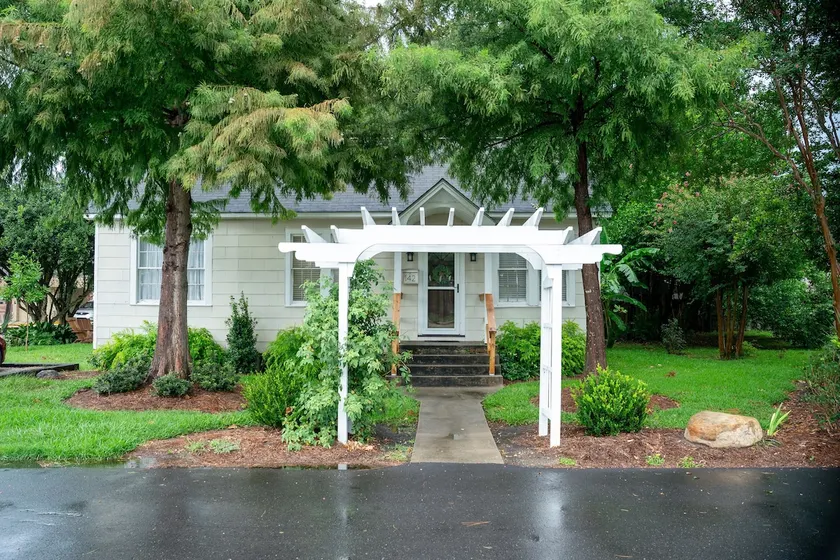 Spacious Perfect Location Downtown False River - Image 1