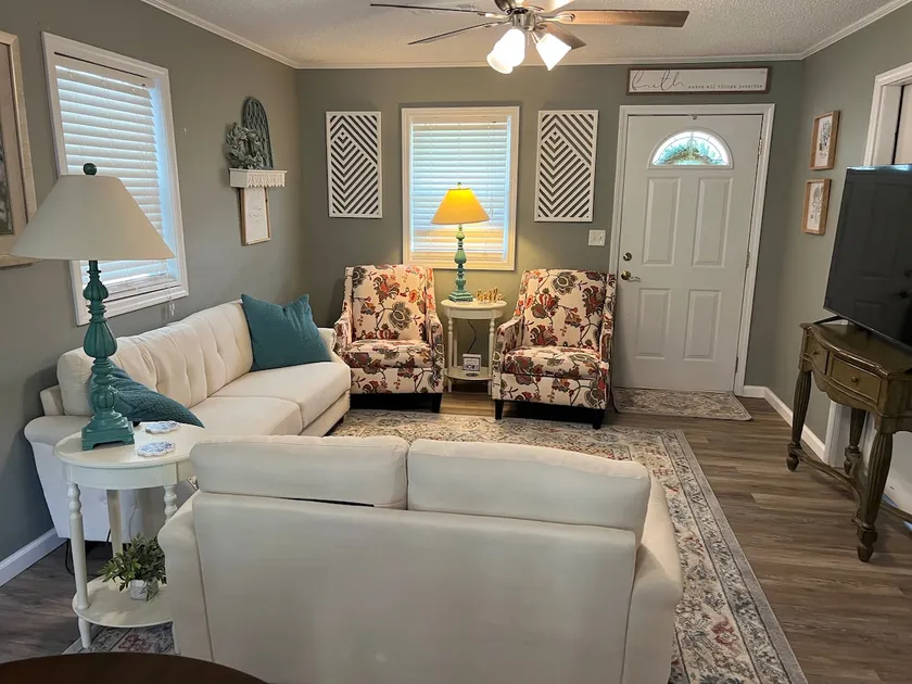 3 Bedroom 1 Bath Home in Portageville - Sleeps 7 - Image 1
