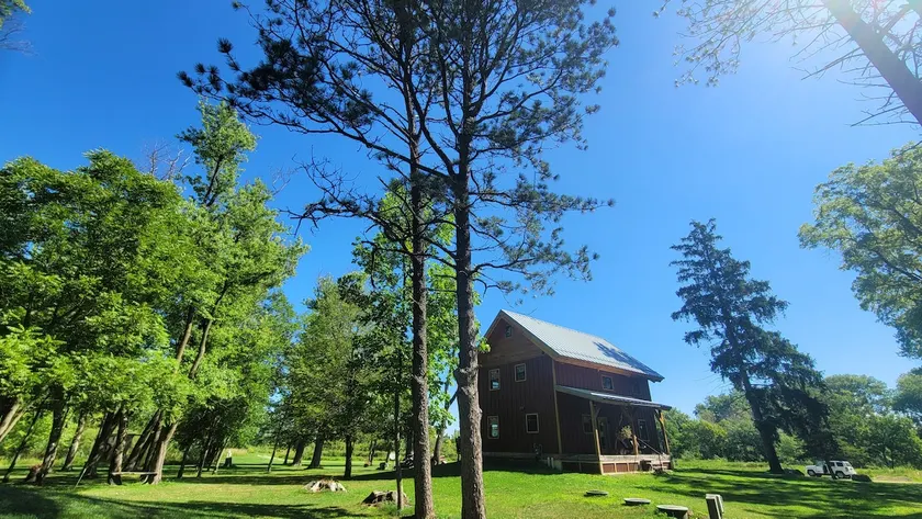 Modern Cabin on 28 acres of Valley Views and ponds - Image 1