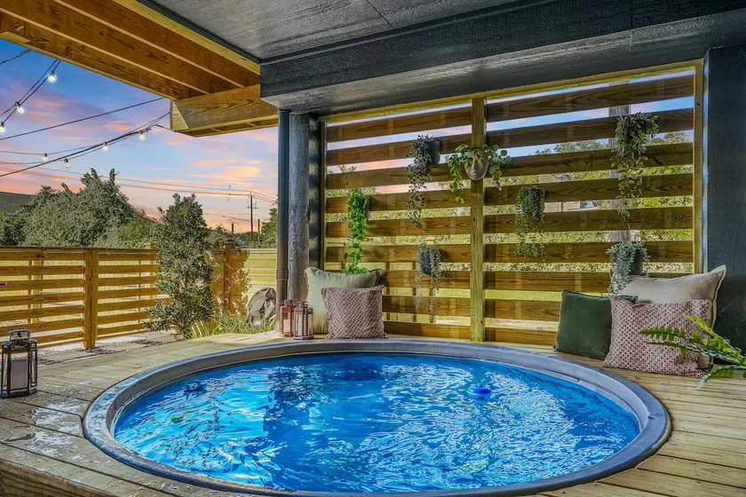 *Heated Dip Pool!* Fenced Yard-Central Location!* - Image 1