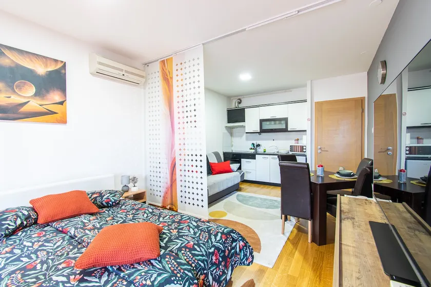 Flexible SelfCheckIns 54 - Zagreb - Garage - Loggia - New - Image 1