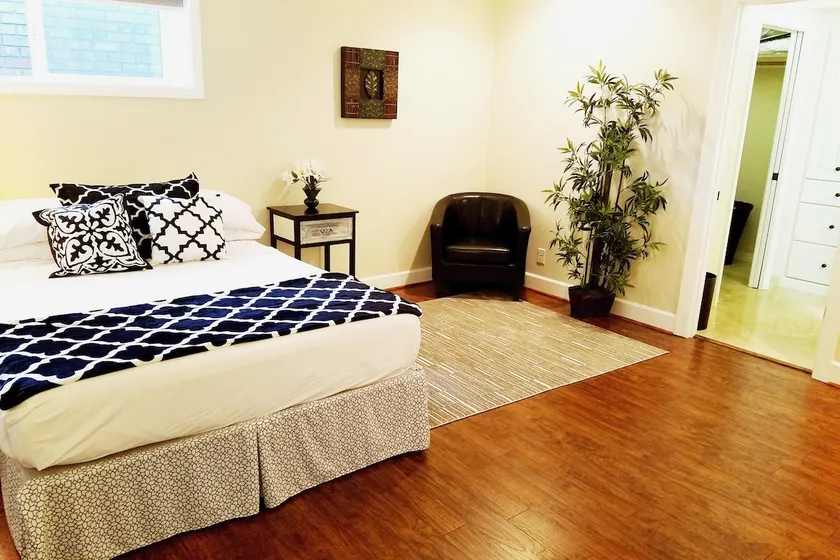 Spacious Suite w/ Private Sauna and AC in City - Image 1