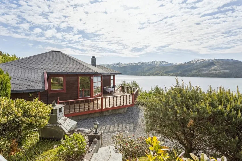 Hardanger -House by the fjords - Image 1