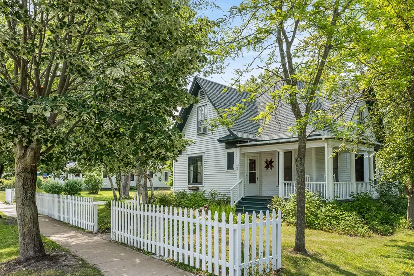4 Bedroom Fordham House - Image 1