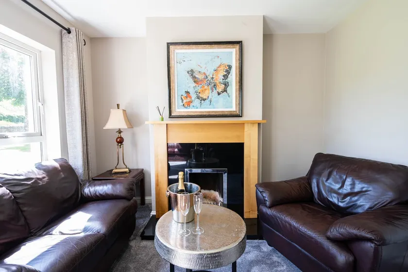 Waterside Townhouse Carrick - Image 1