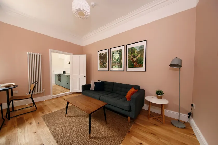 Beautiful garden flat in the heart of South Cliff - Image 1