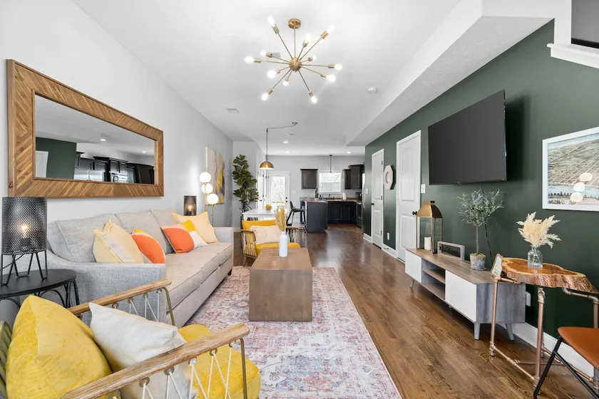 2 Bedroom Hidden Gem, Downtown Clarksville - Image 1