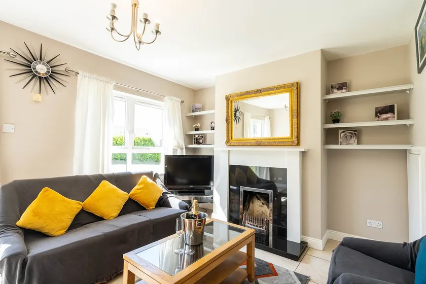 Riverside Townhouse Carrick - Image 1
