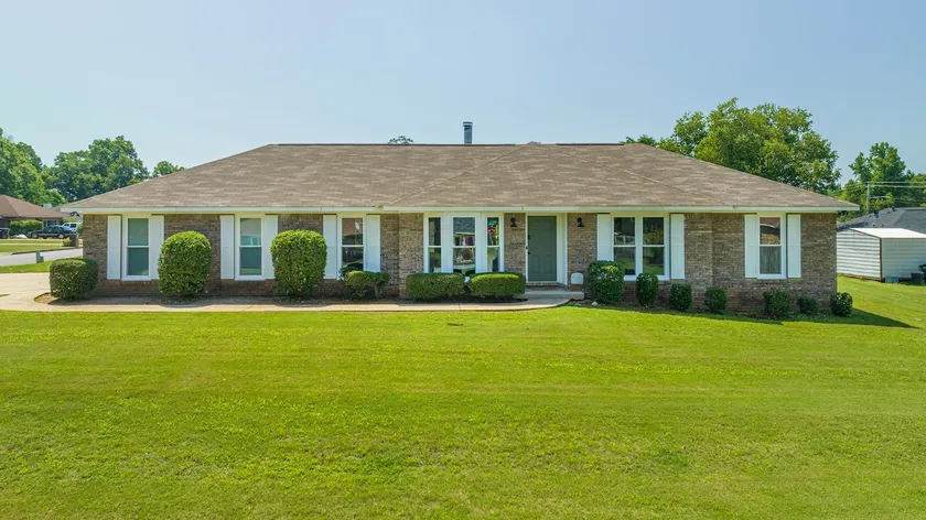 Fort Moore Home w/ Pool Table - Image 1