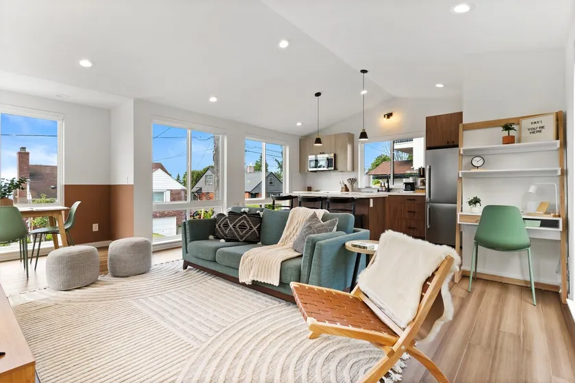 Modern, Cozy 2 bedroom Family Friendly Home. - Image 1