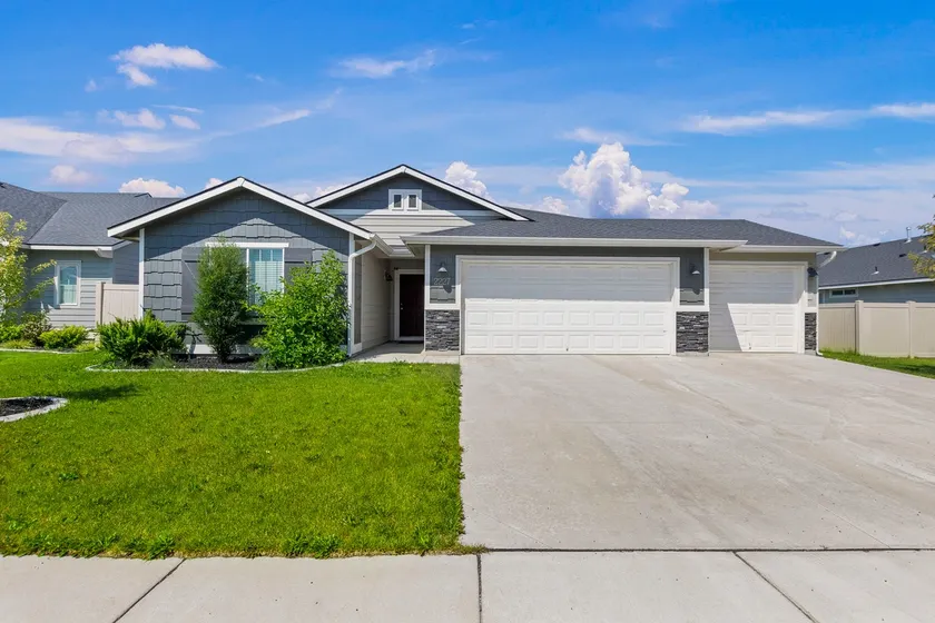 Mountain Ash House - Image 1