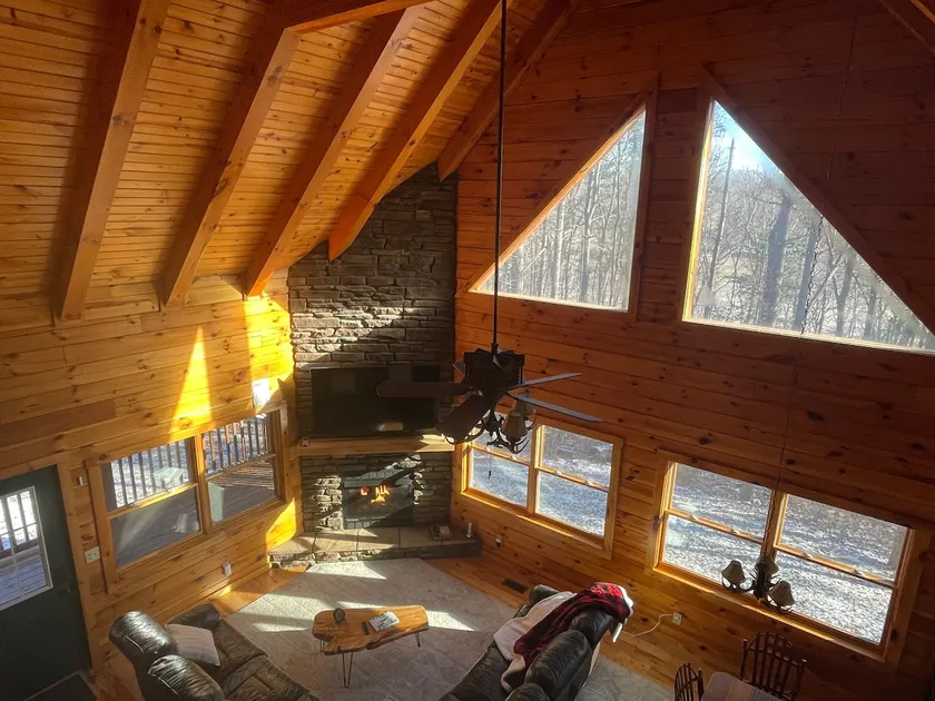 Hickory Hideaway - The Richmond Cabin - Image 1