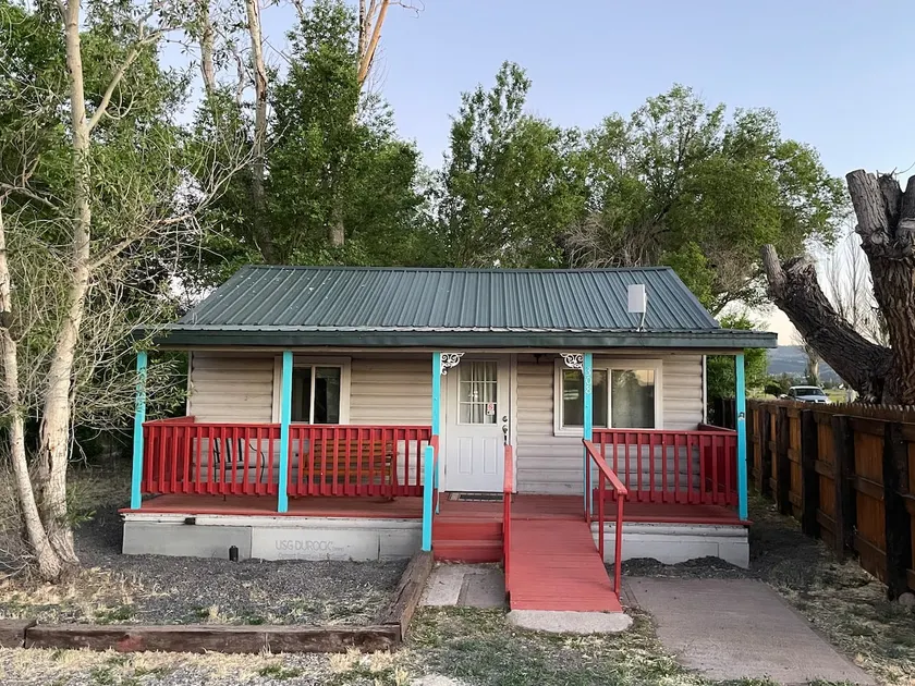 Mountain Avenue Cozy Cabin - Image 1